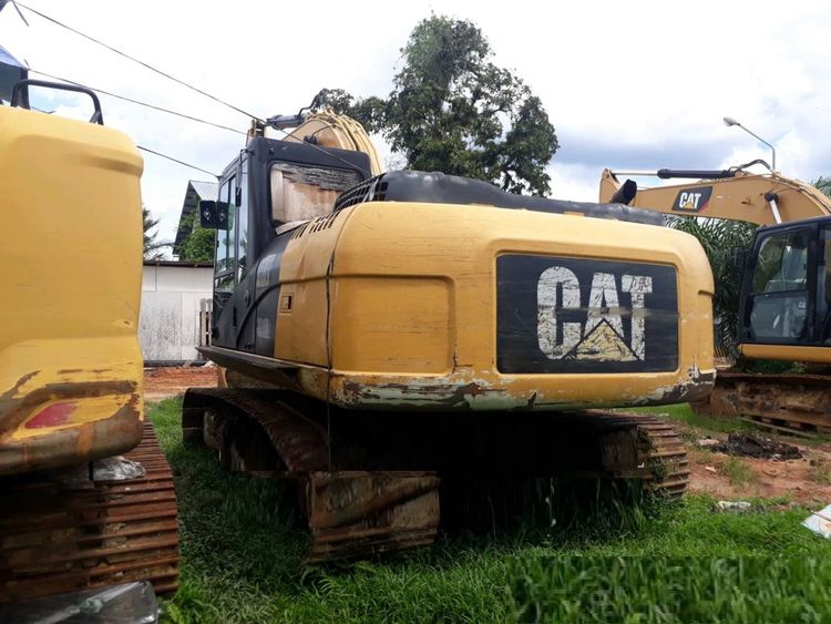 Caterpillar 320D2 Tracked Excavator