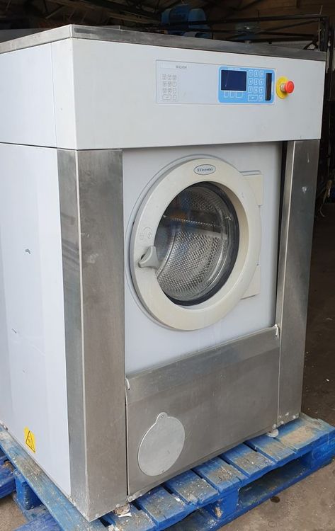 2 Electrolux W4240H Washer Extractor