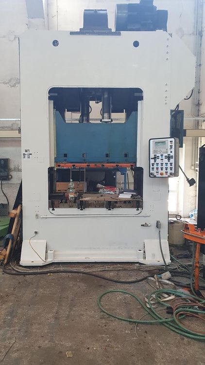 METALPRESS LKT 250  250 tons