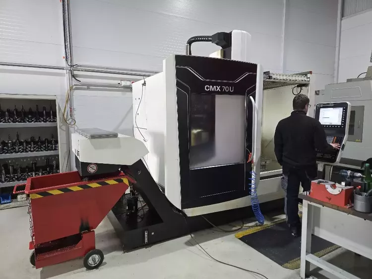 DMG MORI CMX 70 U 3+2 5 Axis
