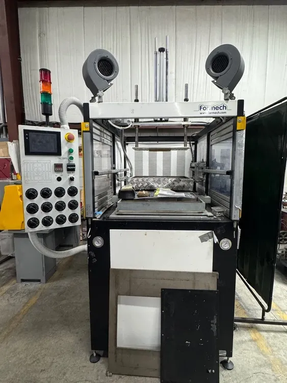 Formech 686 thermoformer