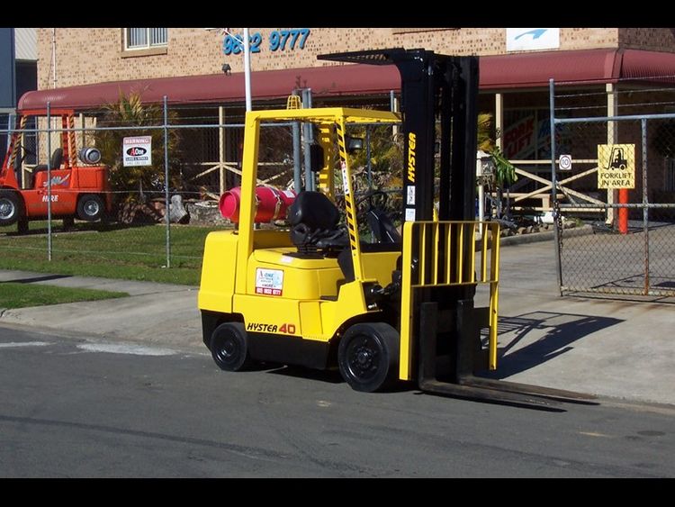 Hyster S80XM Load Capacity - kg 	4,000