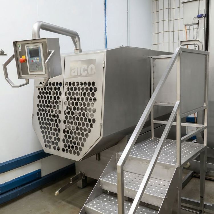 Alco AMP 1600 Double shaft mixer with Carnitech bin lifter