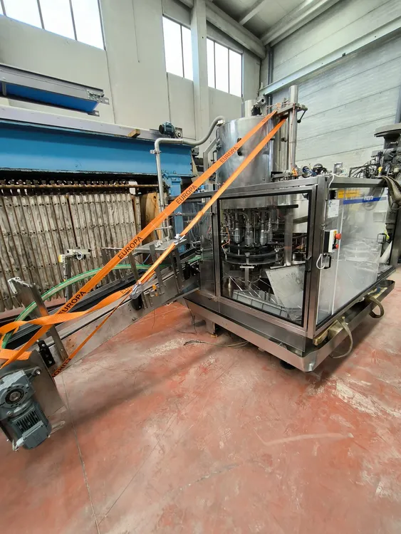 Serac R16E8/720  filling and capping machine