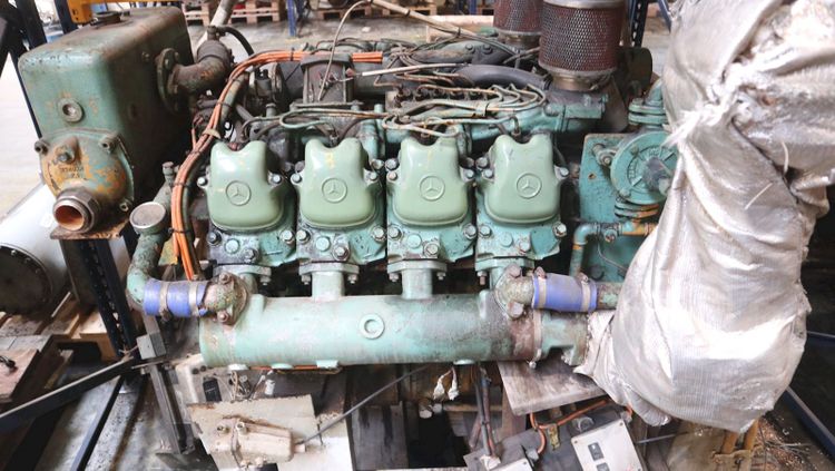 Mercedes V8 OM Diesel Engine