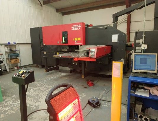 Amada APELIO III 2510V 30 TONS