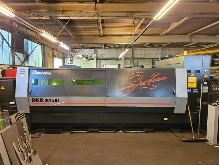 Amada ENSIS 3015 AJ 3kW Fibre Laser Machine with LST-E Shuttle Table Numerical control: AMNC 3i