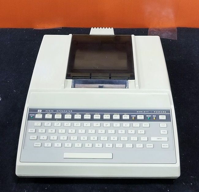 Hewlett Packard 3393A chromatograph integrator