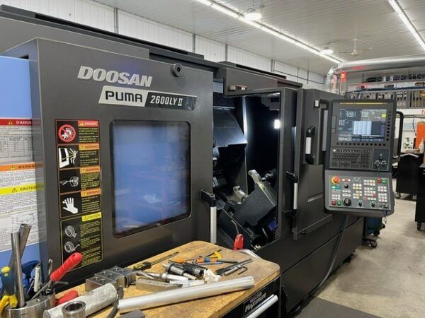 Doosan Fanuc i Series CNC control 4000 RPM PUMA 2600LY II 3 Axis