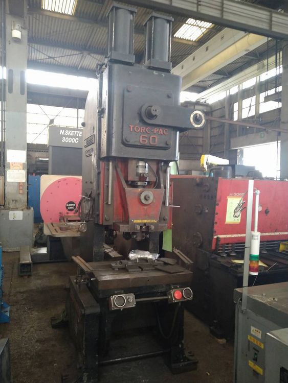 Amada TP60 60 TONS