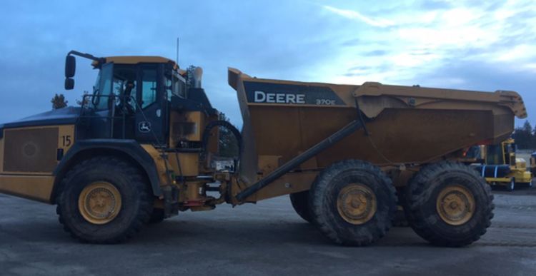 John Deere 370E