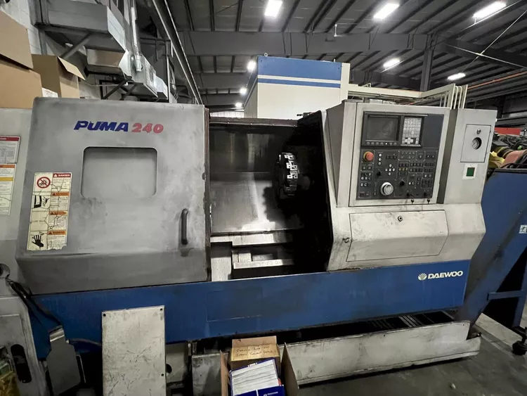 Daewoo FANUC Oi-TB CNC 3500 RPM PUMA 240 LB 2 Axis