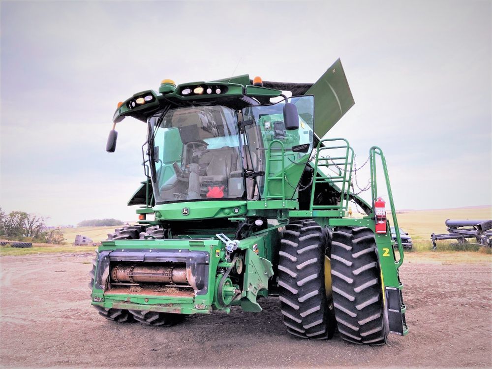 John Deere S680 Combine