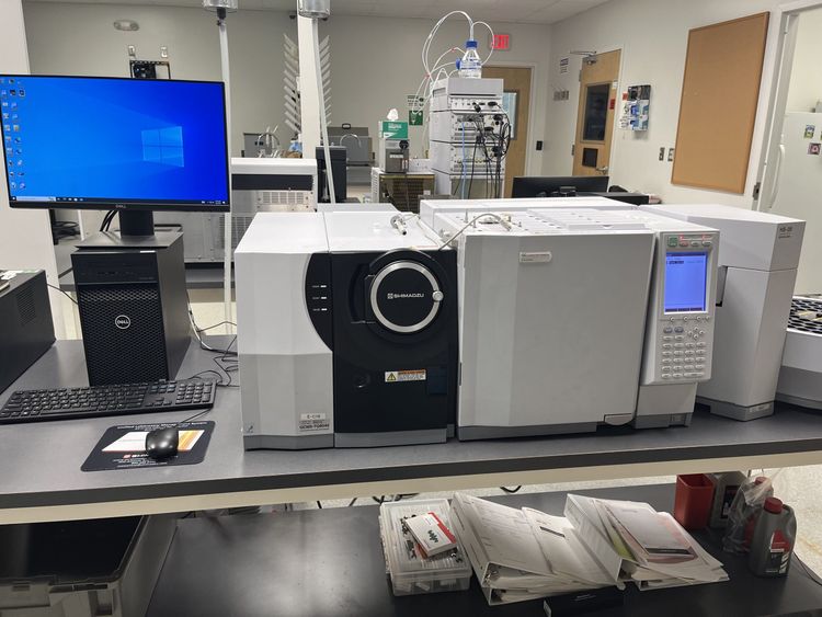 Shimadzu GCMS-TQ8040 Gas Chromatograph Mass Spectrometer w/ Headspace System