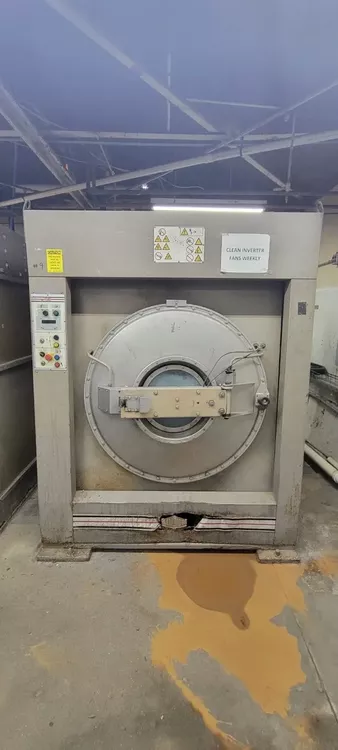 Milnor 42032F7J 165lb Washer