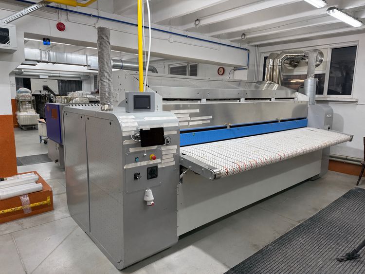 GrandKing X 3500 G + HJ Weir FoldMaker 64 D LACO GrandKing X 3500 G gas flatwork ironer, 3500 mm, year 2020, with HJ Weir FoldMaker 64 D folder