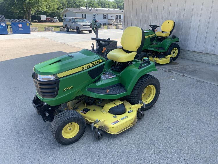 John Deere X750