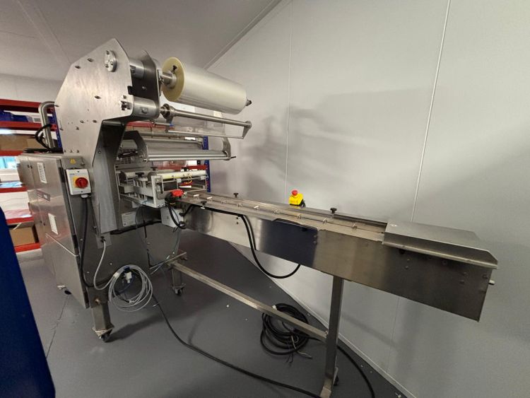Redpack P325 E  High Speed Flow Wrapper