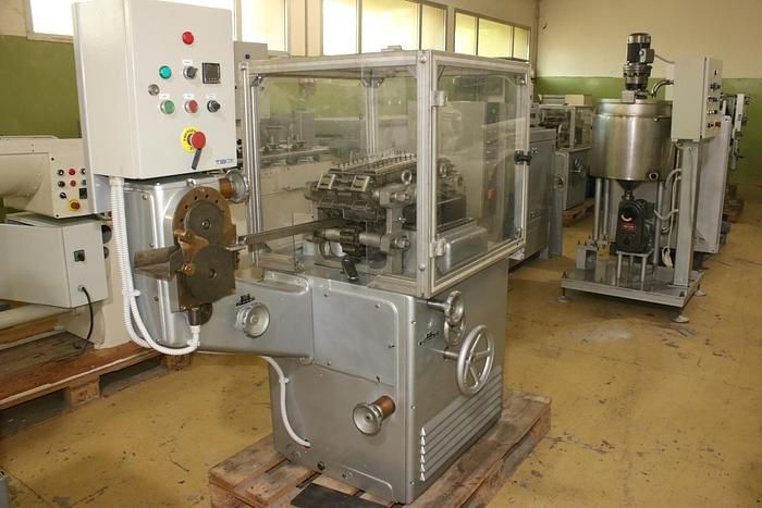 Euromec 17SV Chain forming Machine
