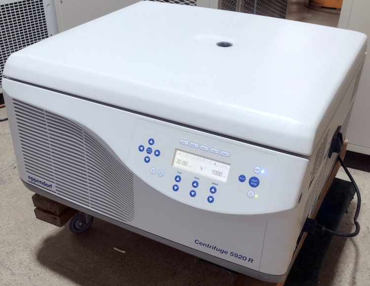 Eppendorf 5920R Refrigerated Benchtop Centrifuge w/ S-4xUniversal-Large Rotor