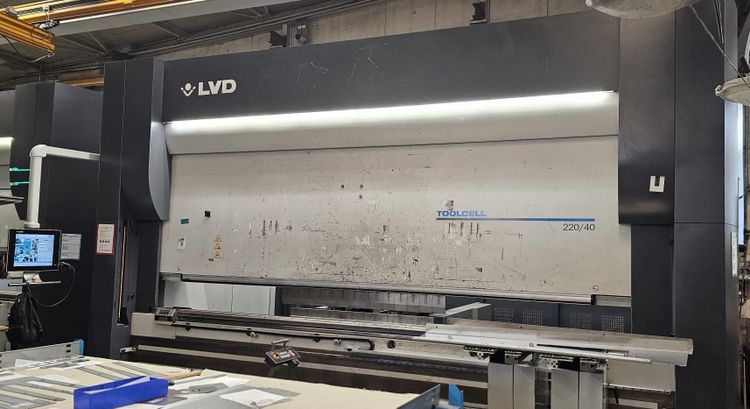 LVD TC 220 40 Toolcell 4100 x 220 tons